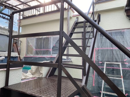 階段　塗装完了